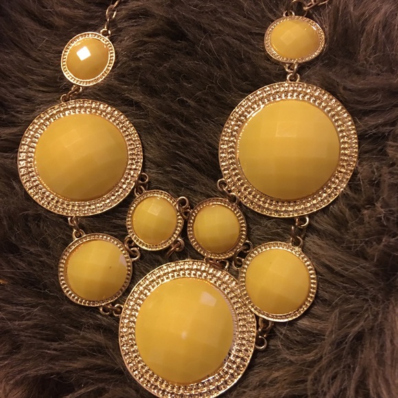 Large faceted yellow cabochon statement necklace - Picture 6 of 7